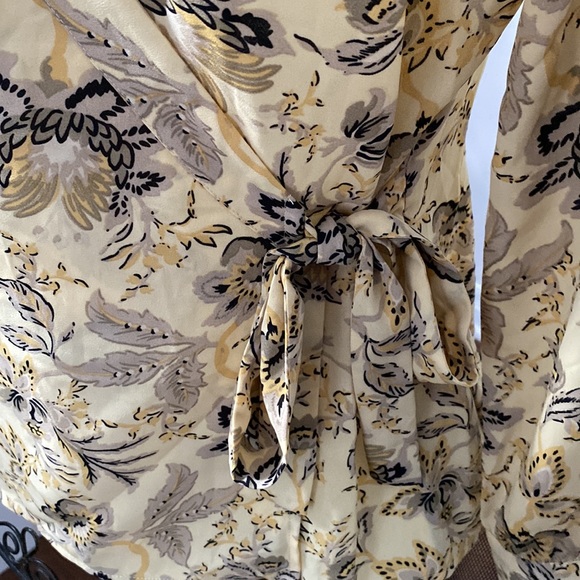 Vince Camuto wrap tie blouse. BNWT - Picture 3 of 10